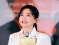 贾玲爆料姐姐穿衣服视频,时尚穿搭引发网友热议