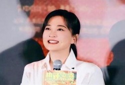 贾玲爆料姐姐穿衣服视频,时尚穿搭引发网友热议